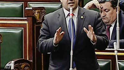 برلماني يتبرع بمكافأة شهرين لـ