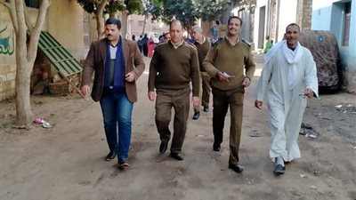 قوات الأمن تفض سوق إطسا البلد بمحافظة المنيا (صور) 