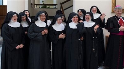 عميد مجمع الأساقفة الكاثوليك: الوباء الذي يحبسنا في البيوت هو فرصة للحياة التأملية