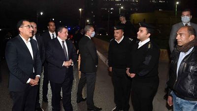 رئيس الوزراء يتفقد حظر التجوال بشوارع القاهرة.. ويثني على مجهودات الشرطة (صور)
