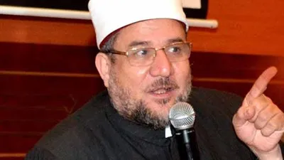 وزير الأوقاف: لا يجوز أداء صلاة الجمعة أمام المساجد (فيديو)