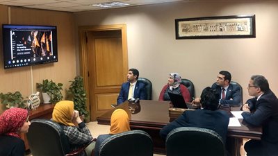 عبر الفيديو كونفرانس.. العناني يستعرض الموقع الإلكتروني للمتحف الكبير