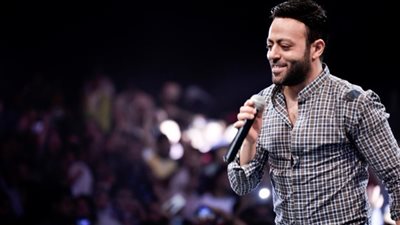 بعد حفلته الأونلاين.. تامر عاشور الأكثر بحثا على جوجل (فيديو)