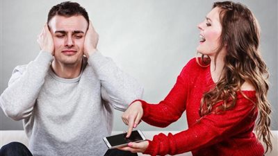 في فترة الحجر المنزلي.. كيف تتجنبين المشاكل مع زوجك؟