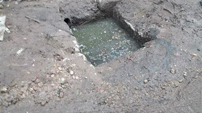 امسك مخالفة.. بالوعة صرف صحي تهدد حياة أهالي برج مغيزل