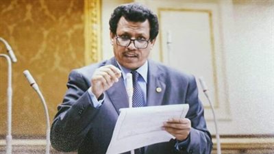 برلماني: قرار وضع قيود على السحب والإيداع ينظم حركة الأسواق