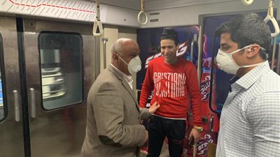 وزير النقل يفاجئ عاملي وركاب محطتي رمسيس والشهداء قبل الحظر