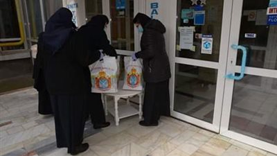 راهبات الكنيسة الرومانية الأرثوذكسية يتطوعهن لخدمة المصابين بفيروس كورونا (صور)