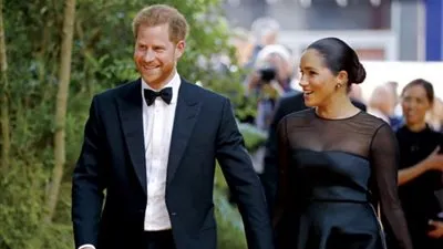 رسميًا.. الأمير هاري وزوجته ميجان يودعان حياة الملوك