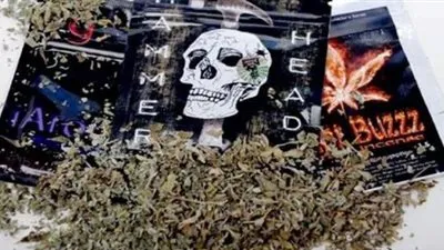 بحوزته لفافات شادو.. سقوط ديلر العجوزة لإتجاره في المخدرات