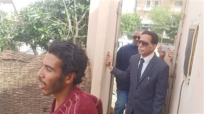 حملة مكثفة لإزالة المباني المخالفة بحي النزهة (صور)