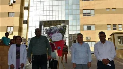 محافظ أسوان يهدي الأطقم الطبية والمرضى بمستشفى العزل بالصداقة الجديدة هدايا متنوعة