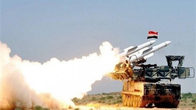 الدفاعات الجوية السورية تتصدى لأهداف معادية في سماء حمص