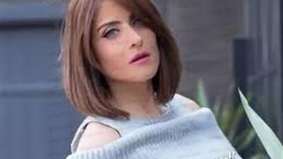 في ظل حظر التجوال.. هيدي كرم تقضي وقتها على 