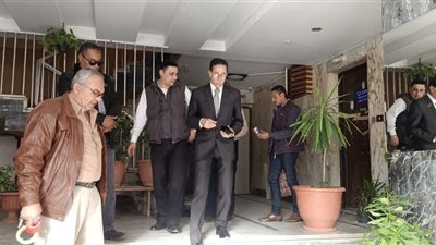 حي النزهة يواصل حملات غلق السناتر التعليمية (صور)