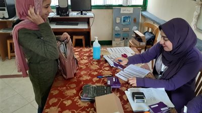 تسليم شرائح التابلت لطلاب الثانوية بكفر الشيخ (صور)