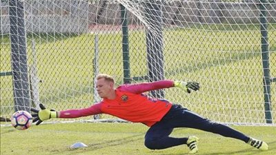 كورونا يعطل حارس برشلونة