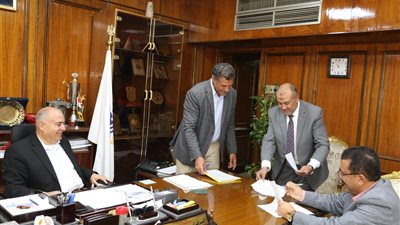 فرشوط بتفرح.. توصيل مياه شرب لأكثر من 22 ألف و500 مواطن في قنا