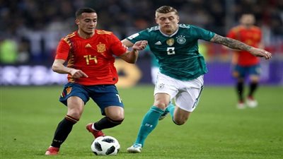 فاسكيز يختار رونالدو وميسي الأفضل في تاريخ كرة القدم الحديث