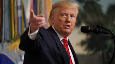 لم يتعلم الدرس.. ترامب على نهج رئيس وزراء بريطانيا في مجابهة كورونا