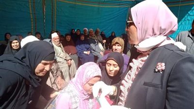 شاهد.. زحام شديد على صرف المعاشات بكفر الشيخ (صور)