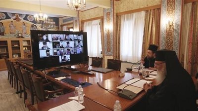 كنائس اليونان الأرثوذكس تستأنف احتفالات أعياد القيامة