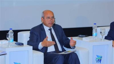 وزير النقل: 33 قطار زيادة للقضاء على الزحام