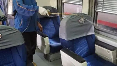 تواصل تعقيم وتطهير المترو والسكة الحديد والطرق لمنع تفشي كورونا