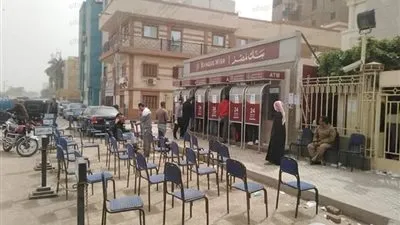 احمى نفسك.. عروس الصعيد تقضي على زحام صرف المعاشات ( فيديو وصور)