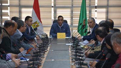 محافظ الدقهلية يطالب بسرعة إنهاء أعمال رصف 16 طريق وشارع