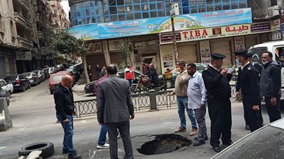 هبوط أرضي في شارع جمال عبدالناصر بالإسكندرية (صور)