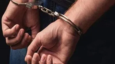 ضبط موظف على المعاش استولى على 