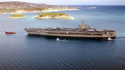 بسبب كورونا.. حاملة طائرات أمريكية تغادر الشرق الأوسط