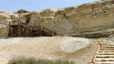 المُطران نيقولا يوضح قصة المغارة التي عاشت فيها القديسة مريم المصرية   