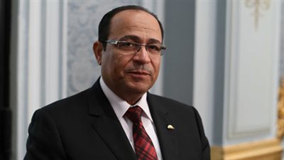 برلماني يطالب رئيس الوزراء بعقد مؤتمر صحفي يومي حول كورونا