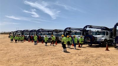 إرسال 10 سيارات لتعقيم شوارع ومنشأت العاصمة الإدارية (صور)