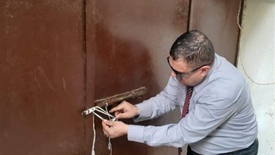 رئيس حي المعصرة يشمع سنتر تعليمي.. ويلقن الطلبة درسًا قاسيا (فيديو)