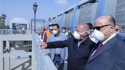 وزير النقل يبحث خطط تطوير منطقة جسر السويس بالكامل (صور)