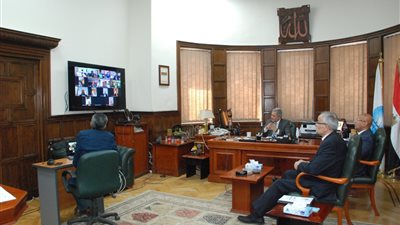  رئيس القابضة 