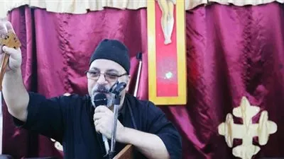 شاهد.. راعي الكنيسة الخمسينية بأسيوط يلقي عظه مهمة