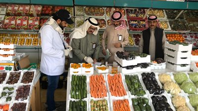 أمانة الجوف تكثف إجراءات الحد من تفشي كورونا بالأسواق