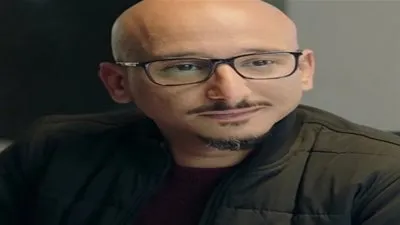 خالد منصور يستطلع رأي جمهوره برد فعل عمرو في حكايات بنات ج4 