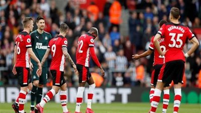 ساوثهامبتون يحرج نجوم الدوري الإنجليزي