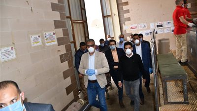محافظ الفيوم يتفقد منطقة كوم أوشيم الصناعية (صور)