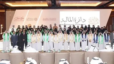 دبي تبلغ هيئاتها بوقف التعيينات وخفض الانفاق إلى النصف