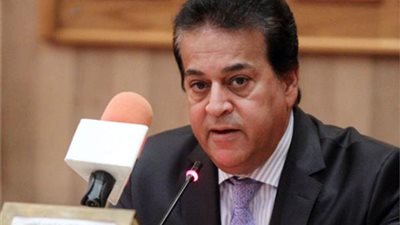 وزير التعليم العالي يزف بشرى سارة بشأن علاج كورونا (فيديو)