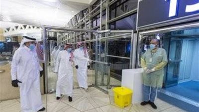 وزير النقل السعودي يتفقد مطار الملك خالد