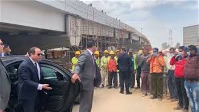 بعد انفعال السيسي لعدم ارتداء العمال الكمامة.. رئيس الشركة المسؤولة يرد