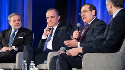 أمريكا لابد من تقليص تخمة المعروض بأسواق النفط