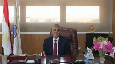 أعضاء مجلس جامعة جنوب الوادي يتبرعون لدعم العمالة غير المنتظمة